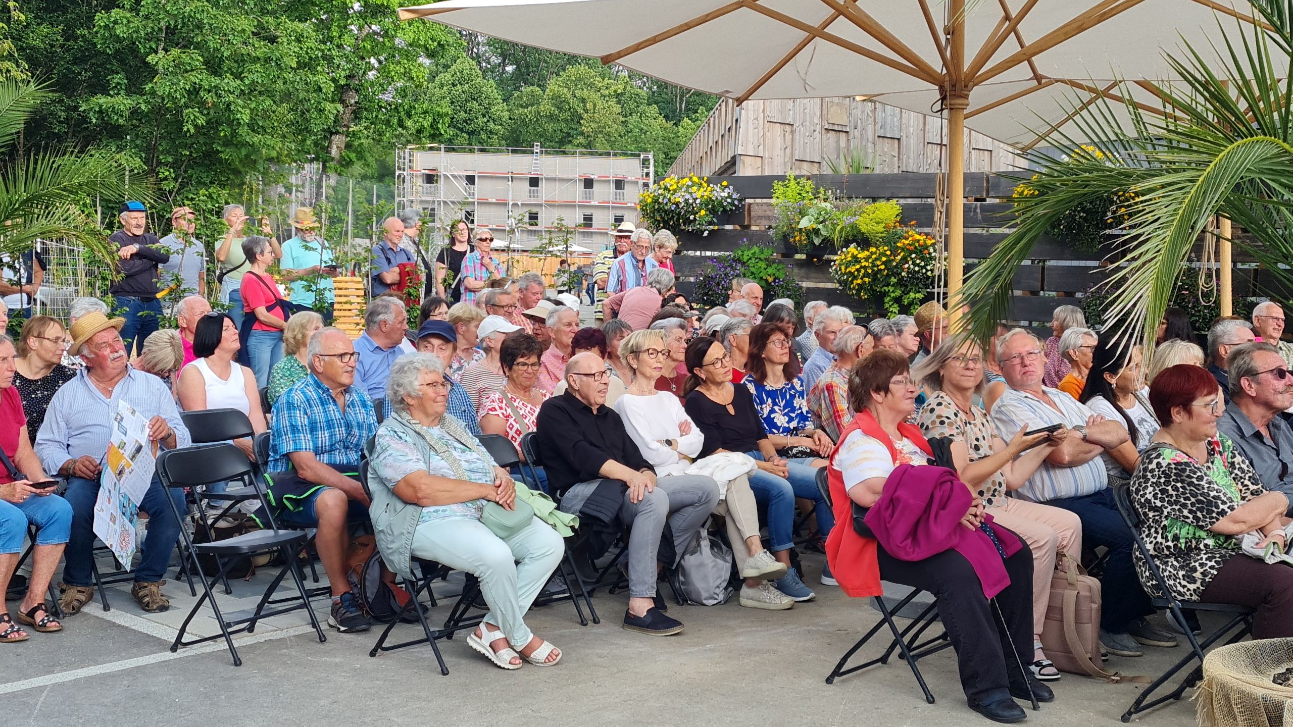 Zuschauer bei der Marktbühne bei SWR Talk im Grünen. Foto: LGS Wangen